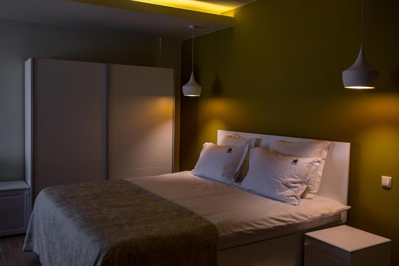 Casa Iustin Hotell Moroeni Exteriör bild